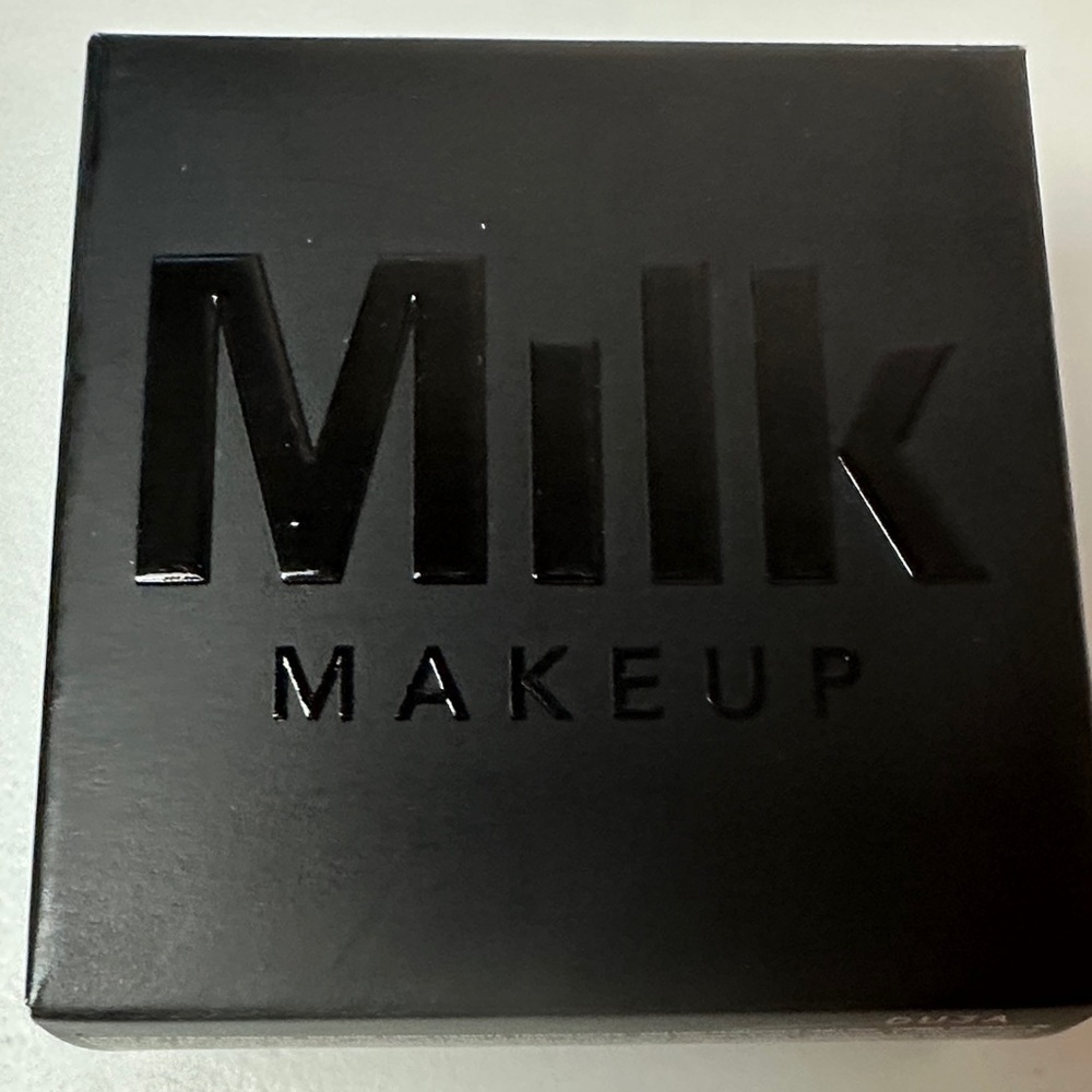 Milk Makeup Sleek Compact Translucent Medium